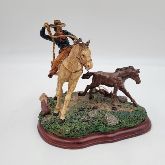 Russ Berrie Ceramic Figure on Base - Cowboy Trails Last Round-Up 14624 READ - Picture 9 of 16